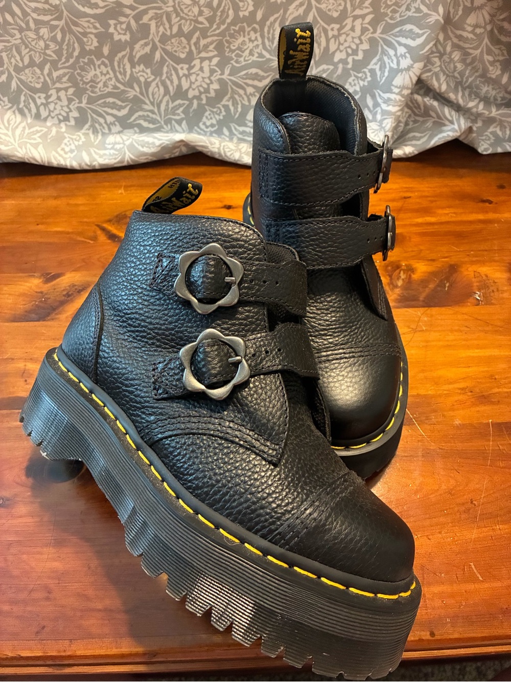 Dr Martens Devon Flower Boots